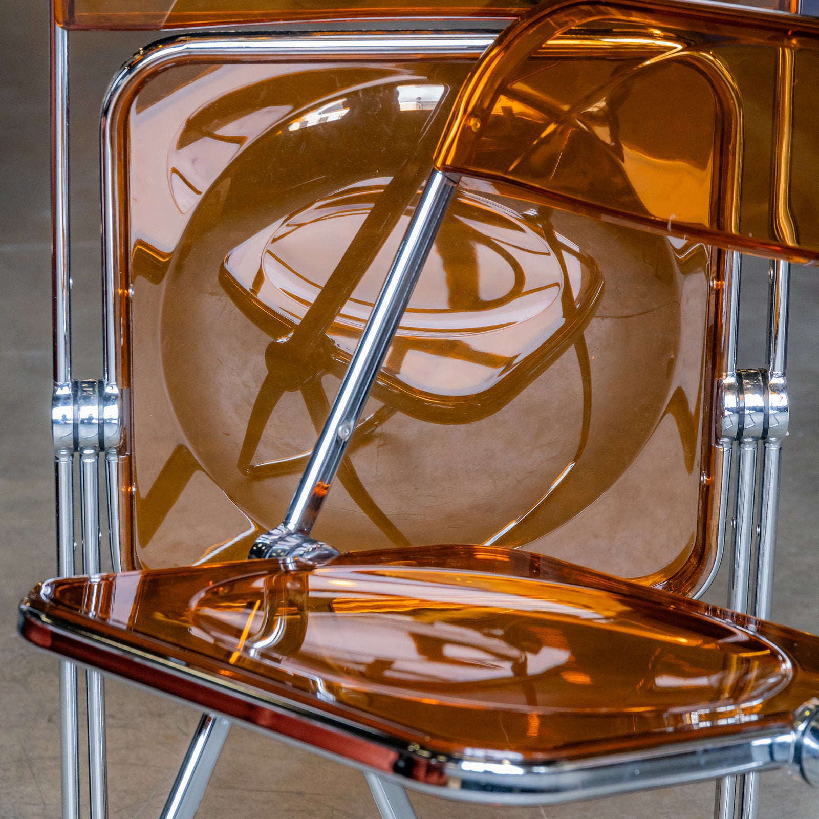 Pila Style Folding Chair