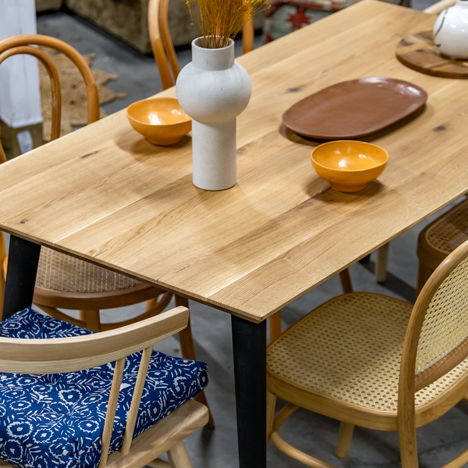 Spiky Oak Legs Dining Table / Tapered Edges