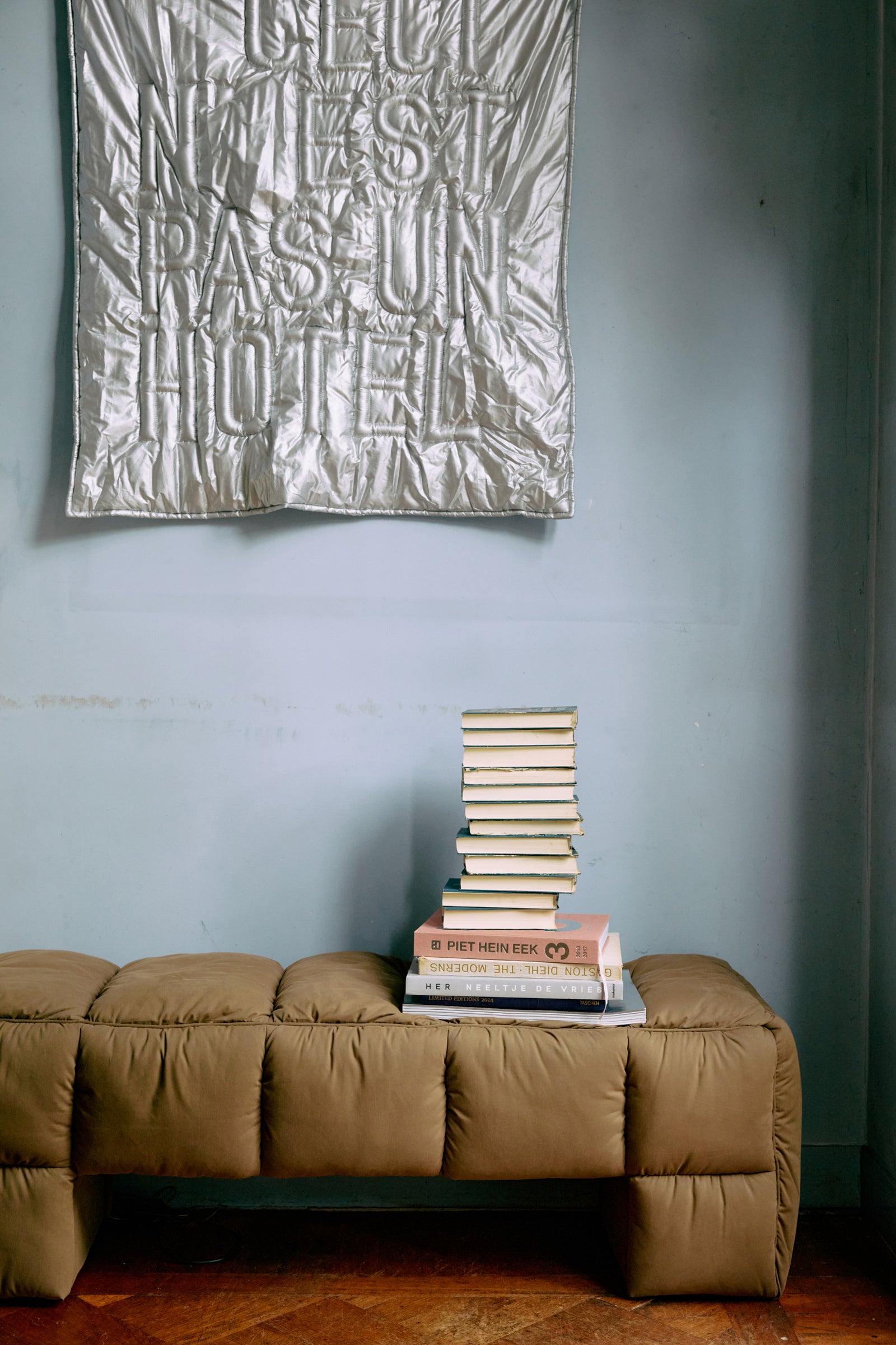 HKLIVING Puffy Lobby Bench Olive