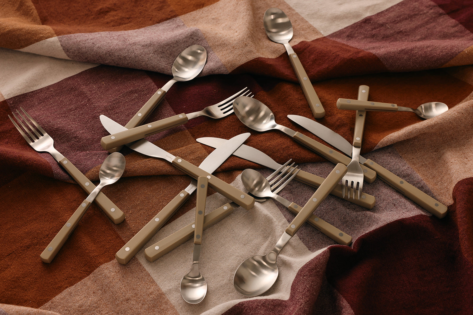 HKliving 70s cutlery: olive set of 16