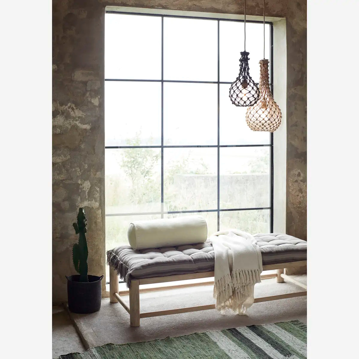 Glass ceiling lamp with jute net