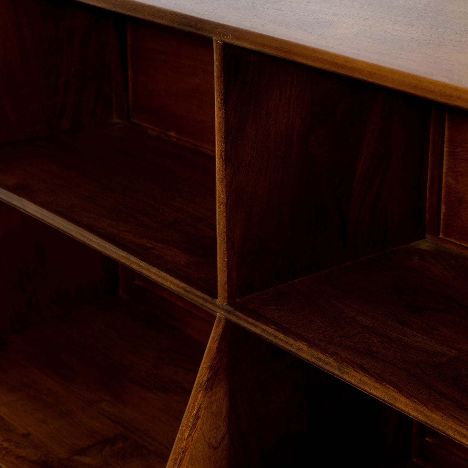 Retro Low Shelf Soto