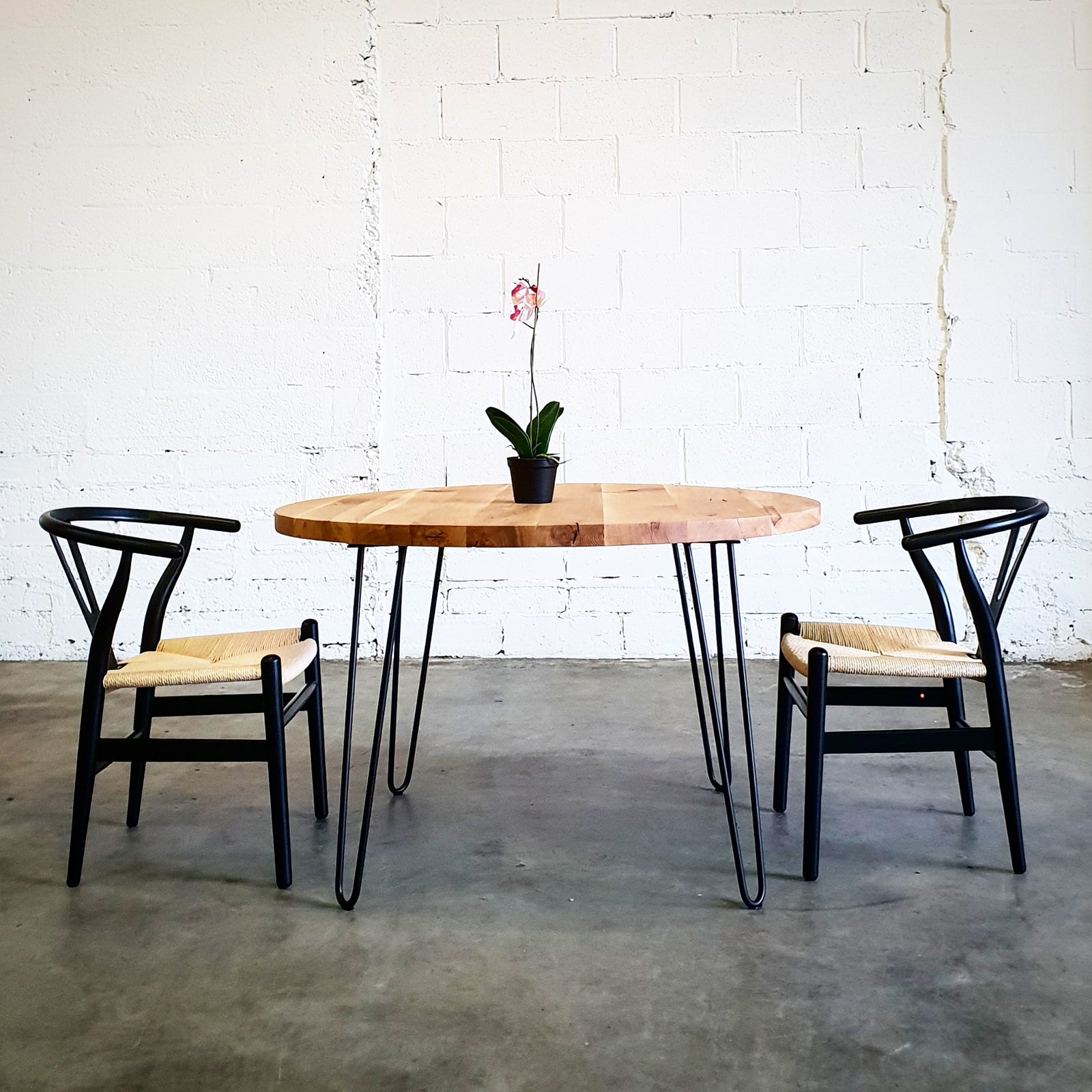 Solid Oak Round  Dining Table by Strachel A.F. / Harpin Legs