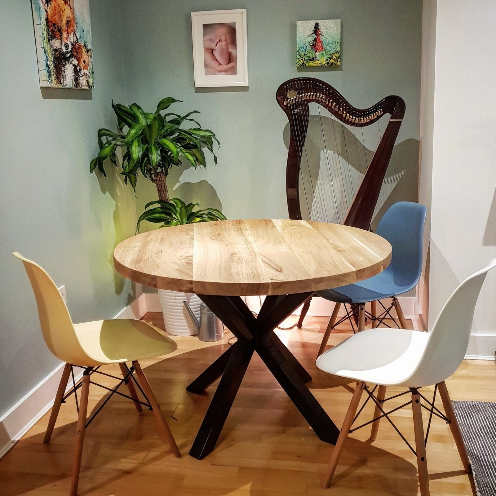 Solid Oak Round  Dining Table by Strachel A.F. /Star Frame