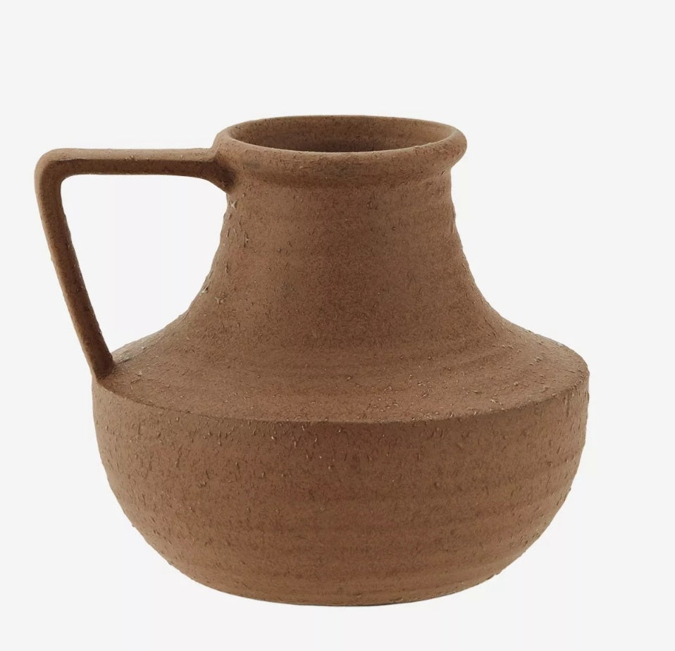 Stoneware Vase

Madam Stoltz