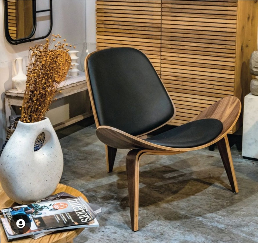 Wegner shell outlet chair